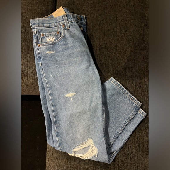 NWT Levi’s Cropped Jeans - Picture 5 of 8